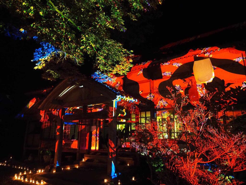 赤いプロジェクションマッピング